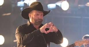 Brooks, and viewers at home, got emotional during the country singer's performance of his christmas classic. Hurt Hand Forces Garth Brooks To Reschedule Preview Of His New Album To Oct 26 Wivk Fm