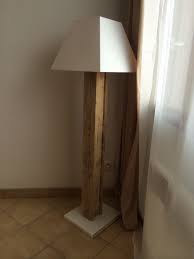 Lampe Design Realisee Avec Une Palette Design Pallet Lamp 1001 Pallets Pallet Light Wood Pallets Pallet Designs