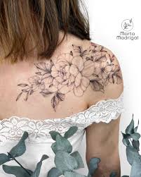 Tatouage fleurs France l Marta Madrigal Tattoos