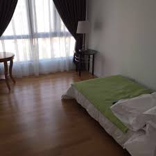 Saujana golf and country club is minutes away. Urbana Residences Ara Damansara Small Room For Rent Property Rentals On Carousell