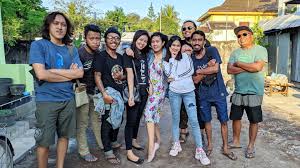 Matur suwun terimakasih sudah slalu suwun dulur ruwet jangan lupa untuk klik tombol subscribe, like dan klik tanda loncengnya ya. Ruwet Tv Syuting Dino Ikih Ruwet Ruwettv Facebook