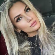 A charming and elegant girl, enchanting eyes, a beautiful princess, a pure  heart.😍♥️♥️♥️💘💕💋💐💐💐💜💜💜