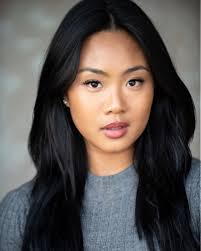 Victoria Caro's Instagram, Twitter & Facebook