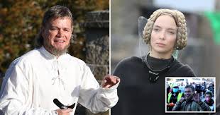 Killing eve's jodie comer makes the 'intimidating' leap into movies with free guy. Matt Damon Rocks Glorious Mullet As He Returns To The Last Duel Filming With Jodie Comer Simplenews