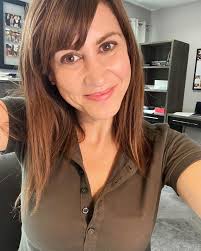 I absolutely love when a client sends a photo of a great color find (and  especially when I can share with you). Swipe to see how amazing she looks  in this fun