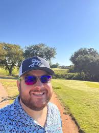 Hey all, looking to get out of the house tonight. Are there any events or  meetups happening? 32 and laid back guy here just looking for some new  friends 😀 Things I