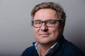 Ludmilla Hovsepian's Instagram, Twitter & Facebook