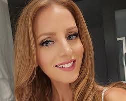 Kerri Rector's Instagram, Twitter & Facebook