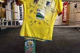 1996 wechselte er als profi nach malaysia. O Xrhsths Uli Hebel Sto Twitter Defeatracism Am 6 7 Im Boxwerk Munchen Tombola Update Unser Partner Der Die Einnahmen 1 1 Bekommt Globalunitedfc Mit Zwei Tollen Preisen Ein Trikot Signiert Von Bobic Buchenwald Kreuzer