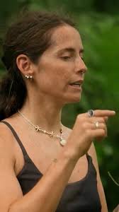 Rasta también busca a Esmeralda para hablar de los problemas que  protagoniza con Andrea tras señalar sus errores. 🫵🏻🔥🟡🏝️  #SurvivorMéxico , Visita nuestro sitio oficial 👉🏼  https://bit.ly/SurvivorMexico