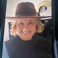 Hello, my wife and I are a 40 year old couple that likes Greek islands  because our ideal trip is the one in which we explore the island