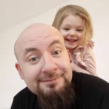 Vydajte sa s Frodom a jeho priateľmi na dobrodružnú púť do Stredozeme! Na  veľkom plátne sa po 15 rokoch stretne spoločenstvo prsteňa. Vychutnajte si  v pohodlných sedadlách v sobotu 10. 2. v