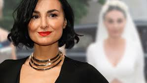 Tatort Star Mimi Fiedler Sie Hat Geheiratet Und Ihr Brautkleid War Wirklich Ungewohnlich Stars Ungeschminkt Braut Ungeschminkt