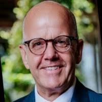 300+ perfis com “Bruce”