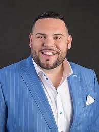 Derek Leary's Instagram, Twitter & Facebook