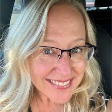 Mary Snowberger's Instagram, Twitter & Facebook