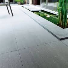 Carrelage Terrasse Gris 60 X 60 Cm Lounge Mit Bildern Naturstein Terrasse Natursteine Natursteinfliesen