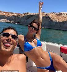 Kendall jenner was spotted on a 'road trip' with her friend and nba star devin booker during lockdown amid the coronavirus pandemic on tuesday. Kendall Jenner Looks Like An All American Girl In Snaps From Her Fourth Of July Daily Mail Online