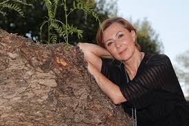 Sofreu um aneurisma cerebral no passado dia 30 de abril e desde então tem estado internada no hospital garcia de orta, em almada, com prognóstico reservado e em coma induzido depois de ter sofrido um avc. Maria Joao Abreu Tinha Dois Aneurismas Estava La Outro Holofote