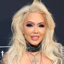 Clinton Mckee's Instagram, Twitter & Facebook