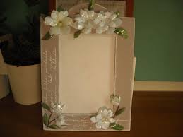 14,210 likes · 8 talking about this · 119 were here. Cornice Portafoto Con Fiori Di Gardenia Portaritratto Con Fiori Bi Su Misshobby