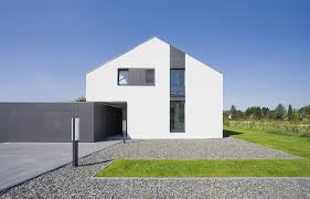 das einfamilienhaus steht in bergisch gladbach am rande eines ruhigen und exklusiven wohngebie architektur haus haus architektur moderne hauser mit satteldach