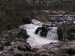 Known as the bolton strid, the waters here as so treacherous that should someone slip into the above the mouth of the bolton strid where the river is about 30 feet wide, the water flows tranquil. River Wharfe Wikipedia