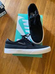 We make our skateboard shoes from durable suede and leather, then freshen them up with breathable mesh panels for total comfort. Nike Nike Sb Shane O Neill