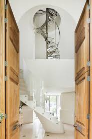 A vestibule or entrance hall in a house or apartment. Nsnmxgxeytl Im