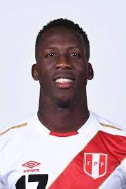 Luis advíncula, estrella de la selección peruana, fue una de las revelaciones del mundial de rusia 2018, más allá de su temprana eliminación de su equipo en la fase de grupos. Luis Advincula Of Peru Poses For A Portrait During The Official Fifa Seleccion Peruana De Futbol Futbol Peruano Universitario De Peru