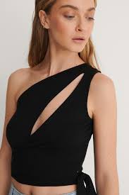 Free shipping on orders $89+. Crop Top Mit Schnurdetail Schwarz Na Kd Com