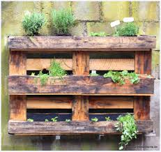 Europalette Als Krautergarten Diy Projekt Krautergarten Palette Europalette Pflanzen Diy Gartenprojekte