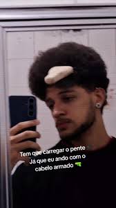 Tem que carregar o pente, já que eu ando com o cabelo armado #blackpow...