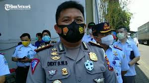 Berdasarkan peraturan menteri ketenagakerjaan ri (permenaker) nomor 14 tahun 2020 tentang pedoman pemberian bantuan pemerintah berupa subsidi gaji/upah bagi. Banyaknya Mobil Angkutan Over Loading Over Dimensi Begini Sikap Kemenhub Youtube
