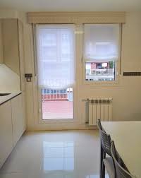 Estores Tipo Paquetto En La Cocina Cortinas Para Puertas Cortinas Cortinas De Cocina Modernas