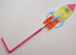 Fabriquez Une Fusee Avec Une Paille Espaces De Creation Activite Manuelle Fusee Et Fusee Enfant