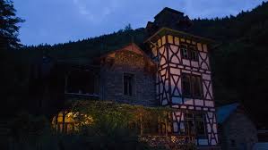 Wer in rheinberg ein haus kaufen möchte, hat diesen entschluss oftmals auch wegen der großen und einladenden wohnfläche von 1251000 qm getroffenvon 1477 menschen, welche zumeist aus. Alte Villa Wispertal Alte Villa Wispertal