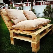 Nun für die sitzfläche die untere hälfte der ersten palette so absägen, dass drei deckbretter für die sitzfläche bleiben. Sofa Selber Bauen 70 Ideen Und Bauanleitungen Archzine Net