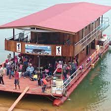 The lake is very large and contains some islands. Today Terengganu Rumah Bot Tasik Kenyir Dapat Sambutan