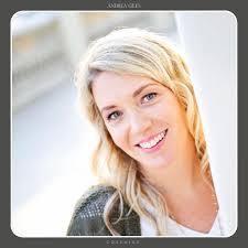 Andrea Giles's Instagram, Twitter & Facebook