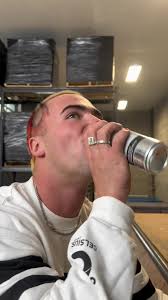 I can barely skate without cracking open a celsi @celsiusofficial  #celsiusbranpartner #celsiuslivefit