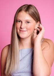 Stephanie Tschetter's Instagram, Twitter & Facebook