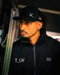 Add a striker to this team. 09:15 83 add striker mark dee Iưu, ιαιτον ναι  ιτι alıu 4u4... X 466 เ0เ LUIIIIII... 131 Mark Dee 2d Manchester City Add a  striker to