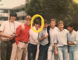 El funcionario anunció que la secretaría de salud revisará el expediente del ensayo clínico de la vacuna china, a fin de verificar que se cumplan los requisitos que. Las Fotos De Hugo Lopez Gatell De Joven Que Estan Enloqueciendo Las Redes