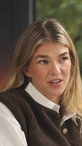 ‘Dat deed pijn aan mijn oren soms…’ ❌, In de nieuwste aflevering van de WK  Handbal Podcast blikt Dione Housheer terug op een hilarisch moment met Tess  Lieder-Wester. Tess spreekt zich per ongeluk uit ...