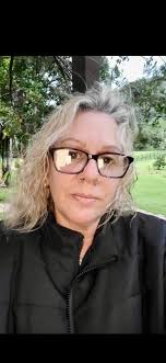 Hello everyone! Could someone remove the reflection of the sky