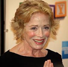 In her role as anna taylor, holland portrays an air force pilot who had been presumed dead after supposedly leaving her husband and taking her son with her. Holland Taylor Famosas Lesbianas Y Bisexuales Mujeres Lgbt Lesbosfera