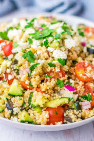 Greek Quinoa Salad The Best Easy Healthy Salad Recipe Mediterranean Style Cold Salad Bowl In 2020 Quinoa Salad Recipes Cold Greek Salad Recipes Greek Quinoa Salad