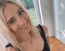 Spielerfrau berichtet aus ihrem Alltag: „Als sei ich alleinerziehend“