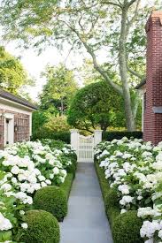 Home Tour Southampton Cottage Bright And Beautiful Chicago Fashion Lifestyle Blog Beautiful Gardens White Gardens Hydrangea Garden